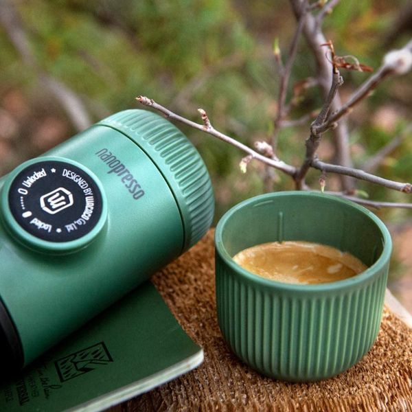 Портативная эспрессо-кофеварка Wacaco Nanopresso зеленая с чехлом, механическая, для молотого кофе WNANOGREEN фото